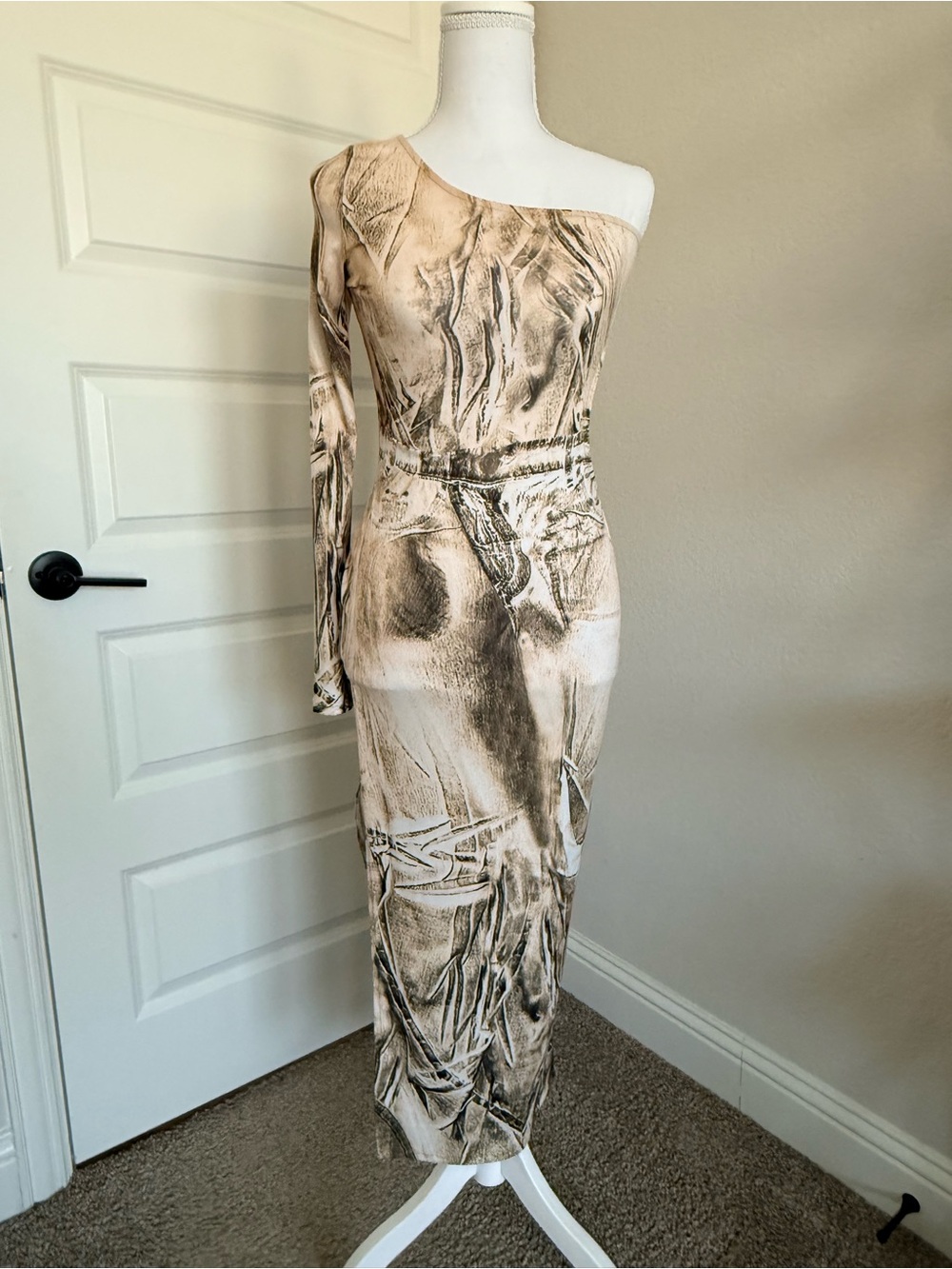 PrettyLittleThing One-Shoulder Dress in Cream and Brown